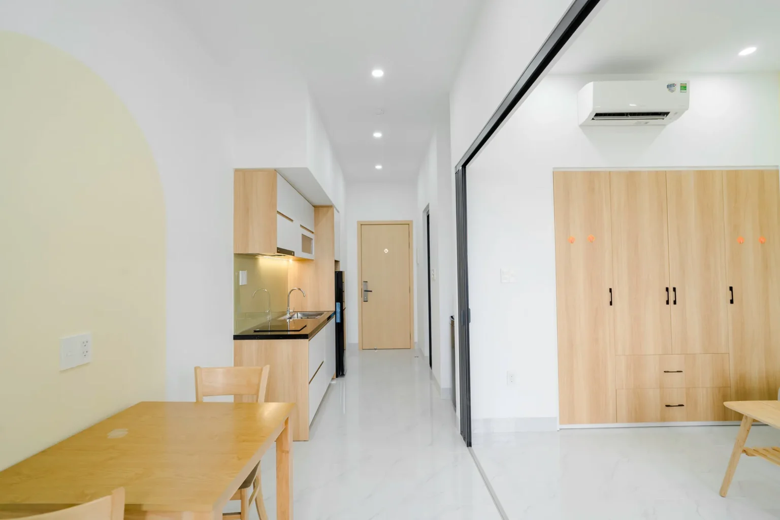 Từng căn hộ cho thuê trong D’s Apartment đều được bố trí tối ưu với đầy đủ không gian sinh hoạt chung, bếp – ăn và ngủ.