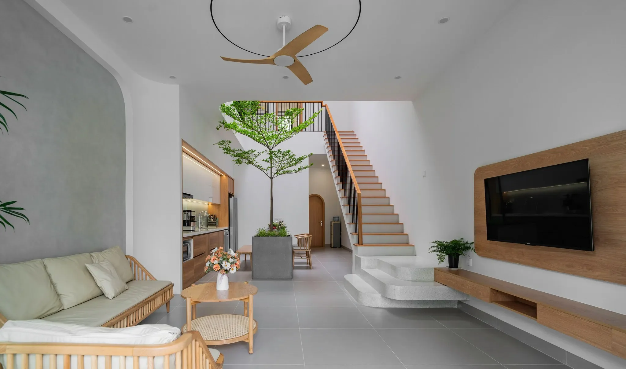 Kiến trúc hiện đại với các đường thẳng và khối hình mềm mại nhờ những đường cong uyển chuyển và sự góp mặt của thiên nhiên.