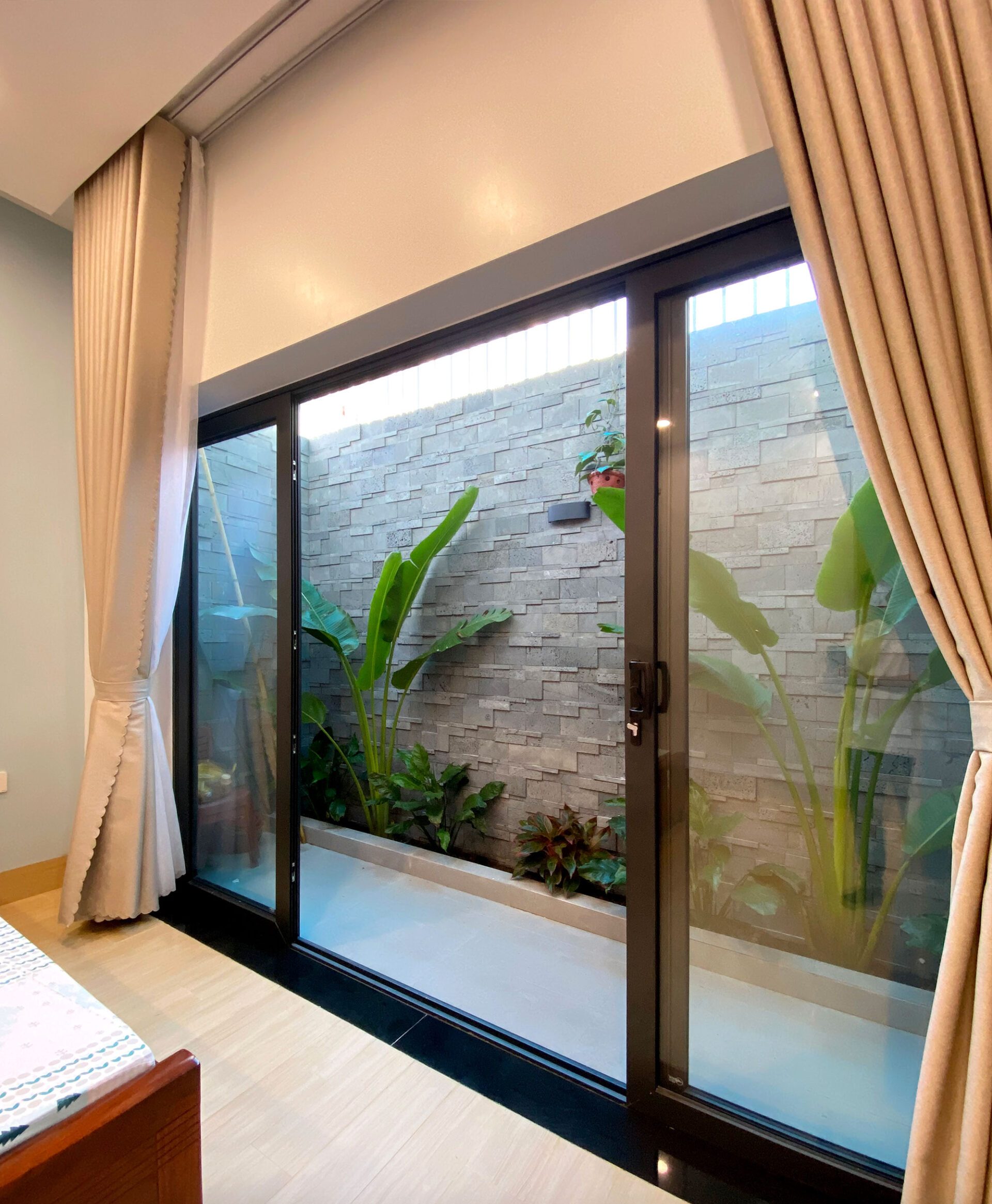 Hệ sân sau tại phòng của Bà