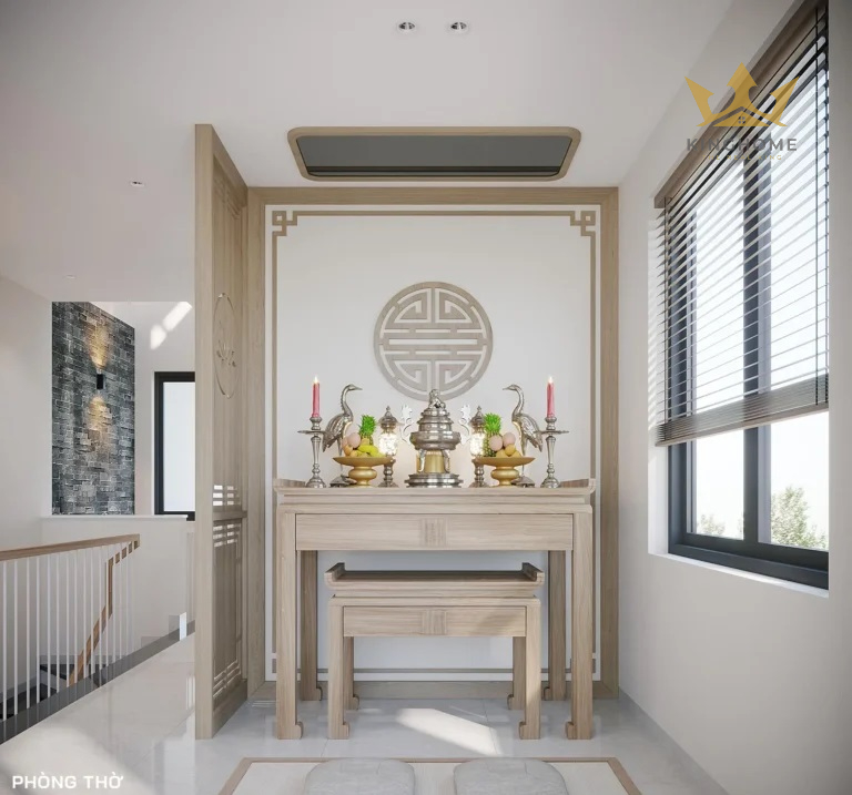 Phòng thờ cũng được thiết kế tinh giản, đầy đủ các bàn thờ cho những dịp cần thiết nhưng cũng rất sáng thoáng. 