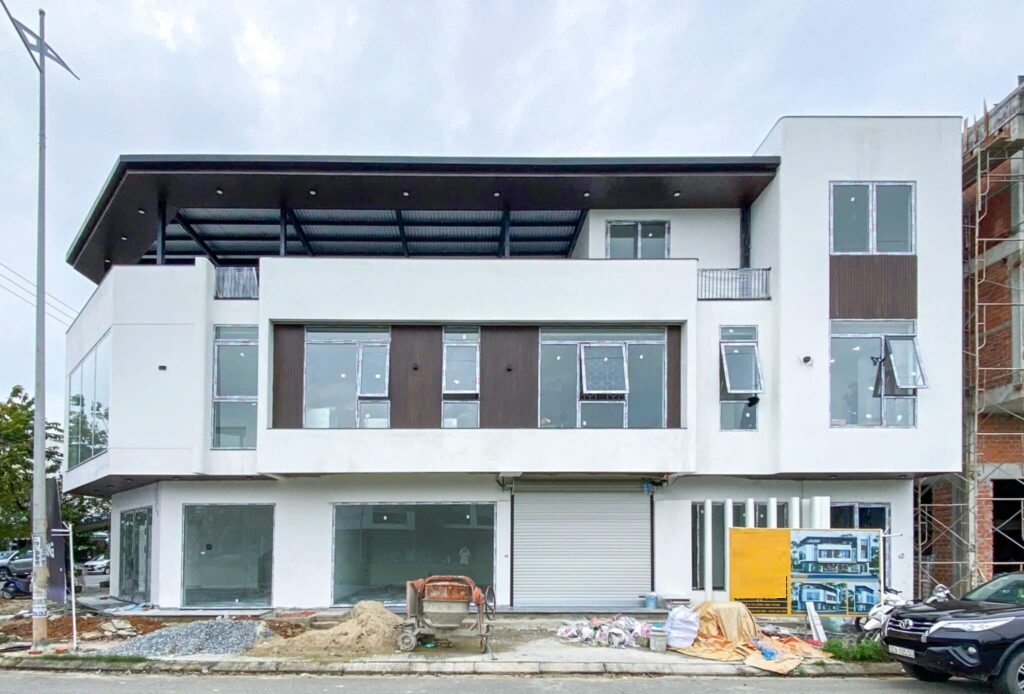 Nhà 2 tầng phong cách tân cổ điển trong gia đoạn thi công hoàn thiện