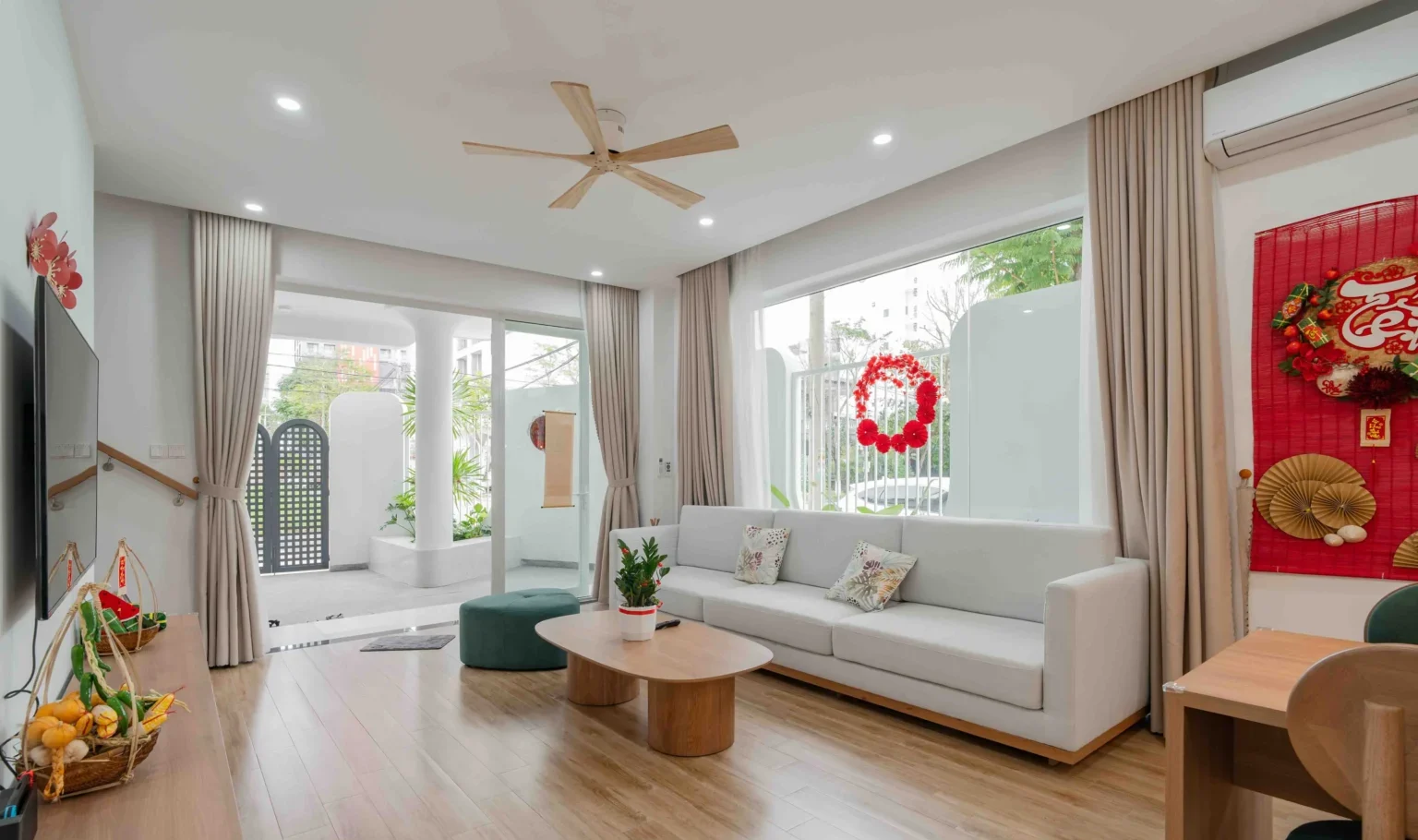 Không gian sáng – xanh – thoáng trong T’s House được hiện thực hóa trọn vẹn từ thiết kế ra thực tế.