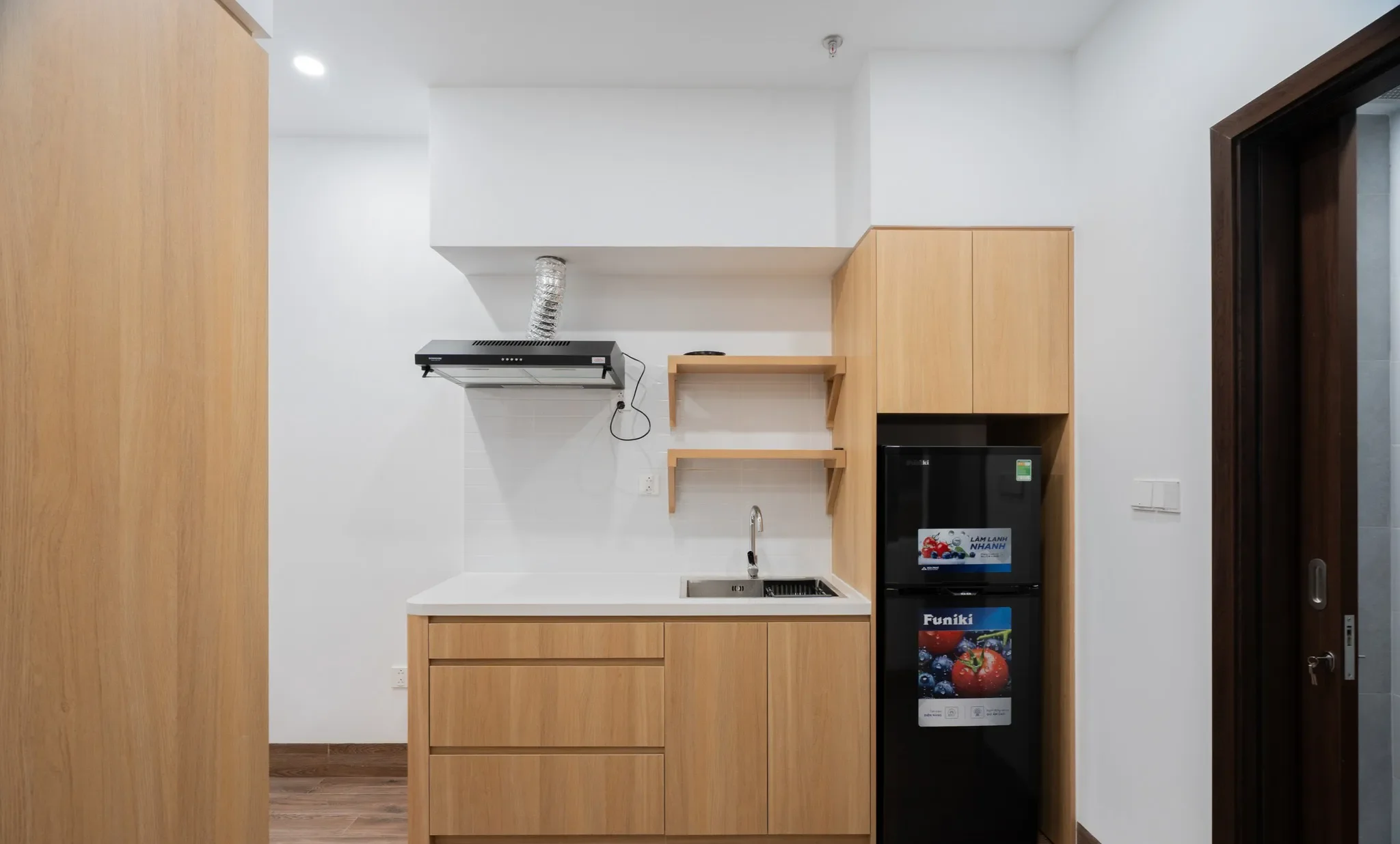 Nội thất tinh giản trong chi tiết để tối ưu không gian. Bên cạnh đó là bố trí và tổ chức không gian giúp các căn hộ rộng rãi và thoáng đãng.