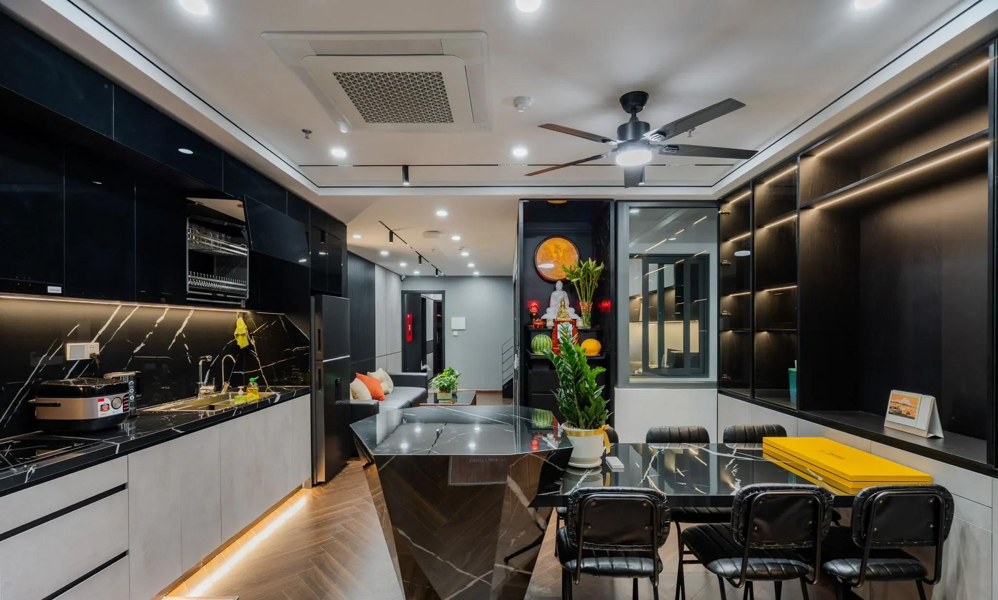 Không gian nội thất bên trong được thiết kế với phong cách hiện đại. Từng chi tiết được chú trọng để tối ưu không gian sống nhưng vẫn đảm bảo được tính tiện nghi cho người ở.