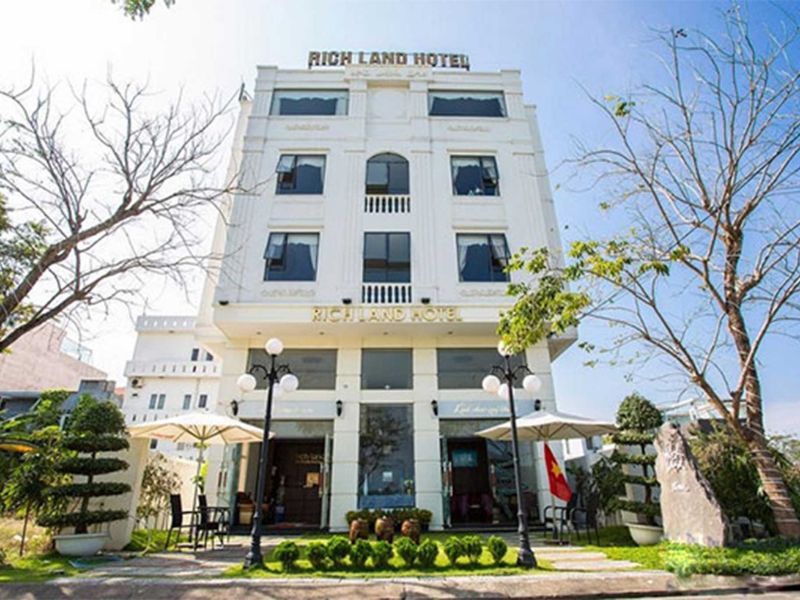 Thiết kế khách sạn 2 sao tối giản